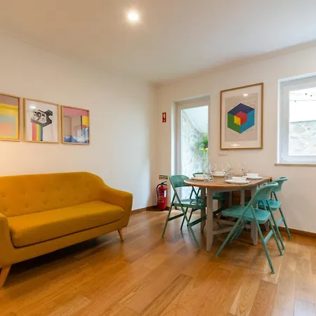 Appartamento 2-bed With A Charming Terrace At Intendente Lisbona