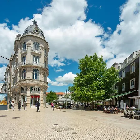 Апартаменти 2-bed With A Charming Terrace At Intendente Лісабон