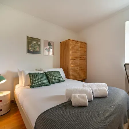 Апартаменты 2-bed With A Charming Terrace At Intendente Лиссабон